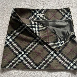 Green Plaid Burberry Skirt ~ Size 10